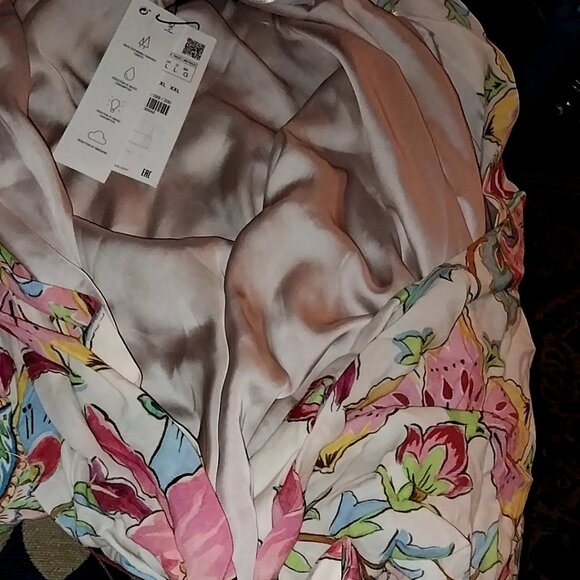 Zara flower Robe ..soooo beautiful silk inside ..very very sexy and well made!! - Picture 5 of 8